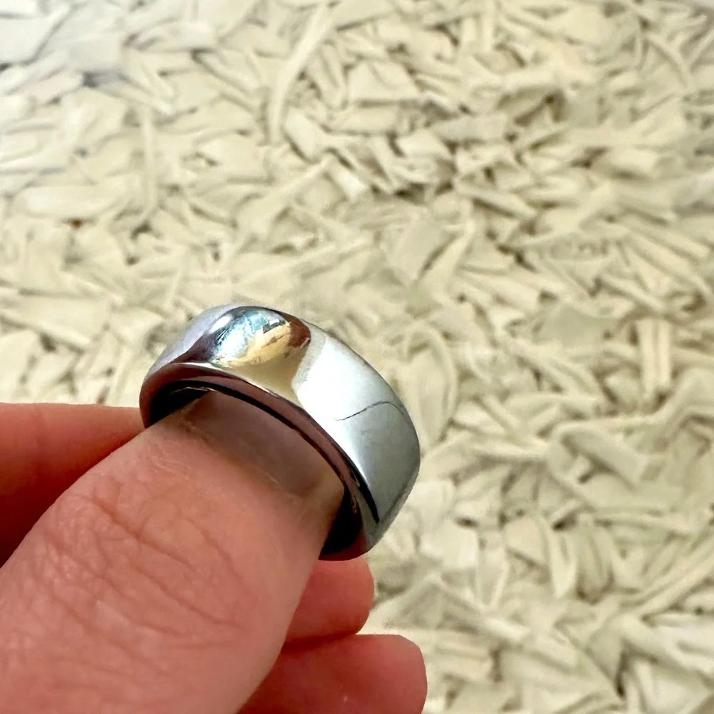 Oura Ring Charging Puck in Black with Silver Accent